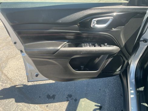 Used 2025 Jeep Compass Trailhawk AWD/4WD image 10
