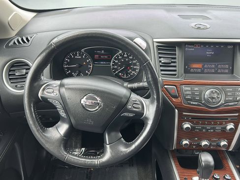Used 2018 Nissan Pathfinder Platinum AWD/4WD image 15