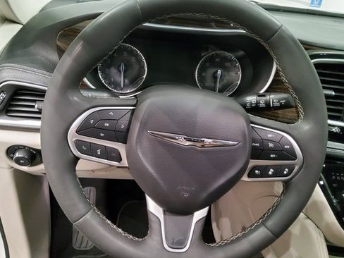 Used 2023 Chrysler Pacifica Limited image 26