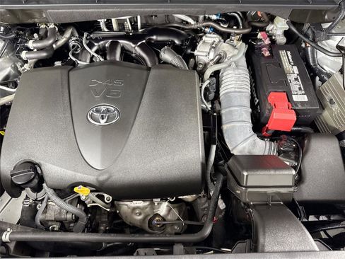 Used 2022 Toyota Highlander XLE FWD image 40