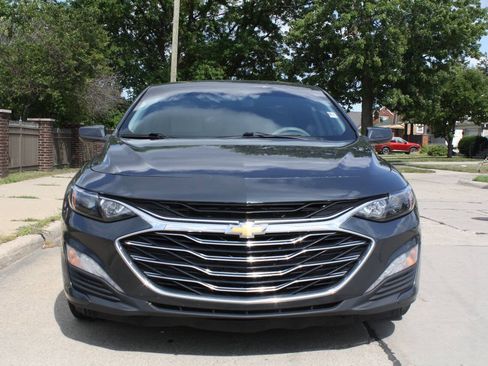 Used 2019 Chevrolet Malibu LT w/ Driver Confidence Package FWD image 3
