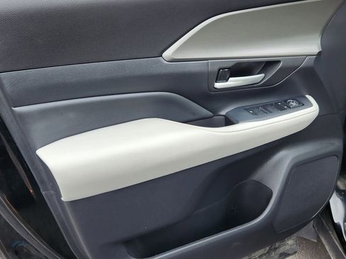 Used 2025 Toyota Grand Highlander AWD image 7