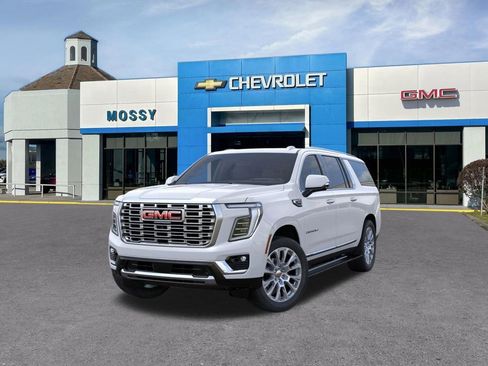 New 2026 GMC Yukon XL Denali w/ Denali Reserve Package RWD image 8