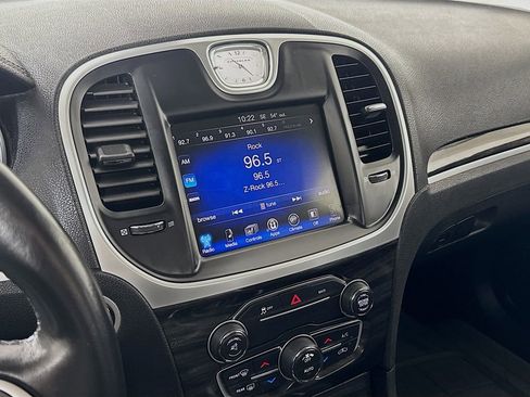 Used 2015 Chrysler 300 Limited w/ Driver Convenience Group image 17