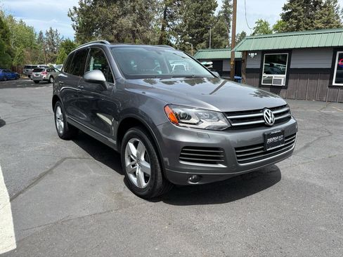 Used 2013 Volkswagen Touareg TDI AWD/4WD image 6