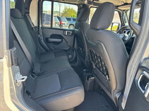 Used 2021 Jeep Gladiator Mojave image 17