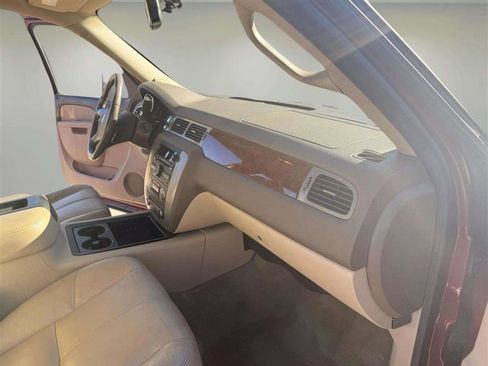 Used 2011 GMC Yukon SLT w/ SLT-2 Equipment Package image 24