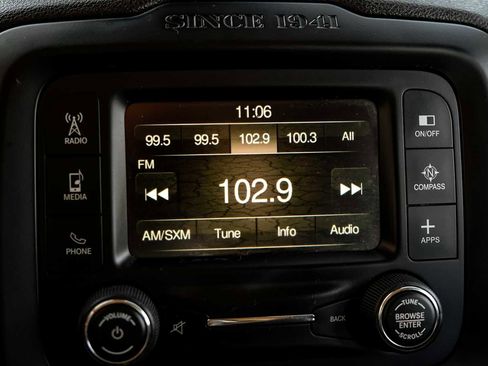 Used 2017 Jeep Renegade Latitude w/ Cold Weather Group image 23