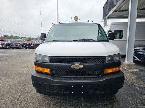 Used 2018 Chevrolet Express 2500 w/ Driver Convenience Package RWD image 2