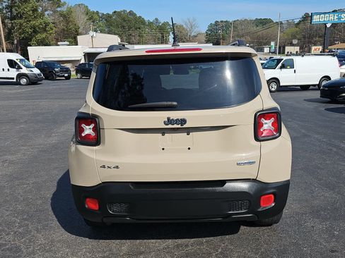 Used 2015 Jeep Renegade Latitude w/ Popular Equipment Group image 4