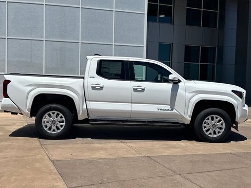 New 2026 Toyota Tacoma SR5 AWD/4WD image 3