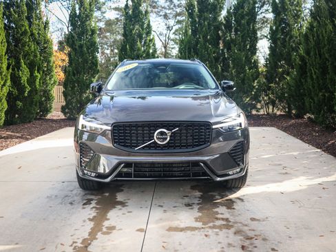 Used 2025 Volvo XC60 B5 Plus w/ Climate Package image 3