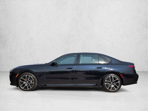 Used 2025 BMW 740i xDrive image 9