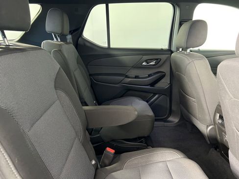 Used 2023 Chevrolet Traverse LT w/ Rear Camera Mirror Package image 17
