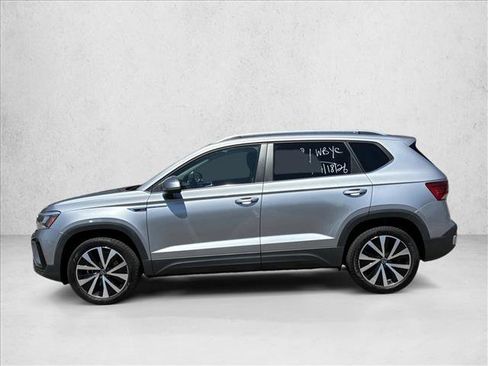 Used 2022 Volkswagen Taos SE FWD image 8
