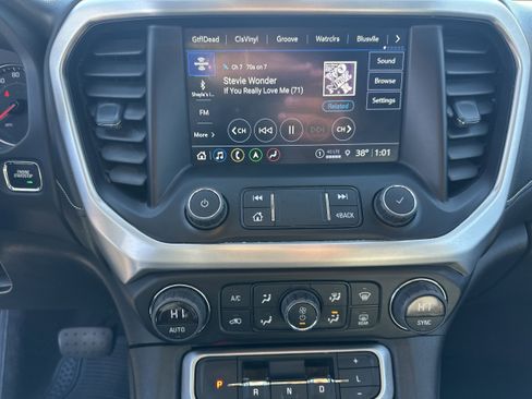 Used 2023 GMC Acadia SLT image 29