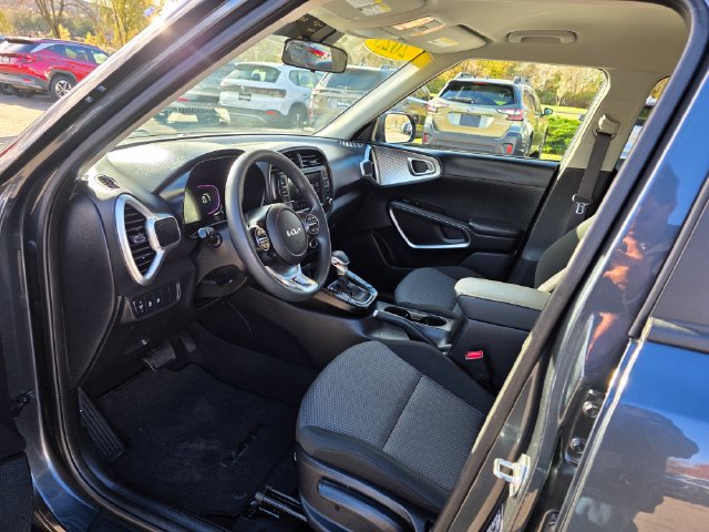 Certified 2025 Kia Soul LX w/ LX Technology Package FWD image 14