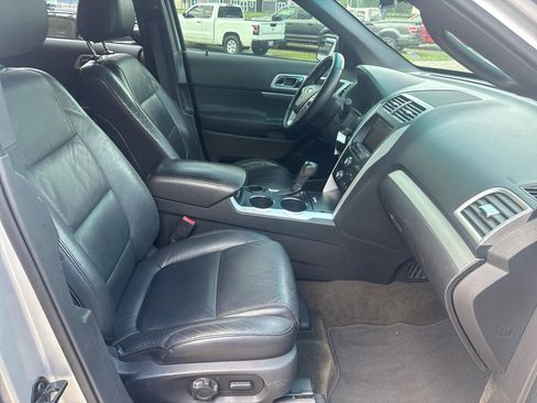 Used 2014 Ford Explorer XLT w/ Equipment Group 202A FWD image 19