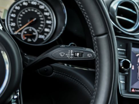 Used 2020 Bentley Bentayga AWD/4WD image 35
