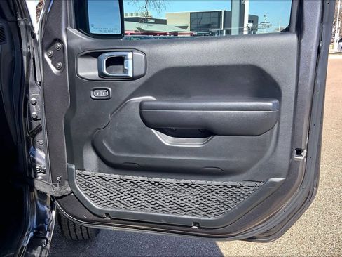 Used 2021 Jeep Gladiator Sport image 23