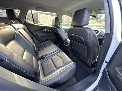 Used 2024 GMC Terrain SLT image 18