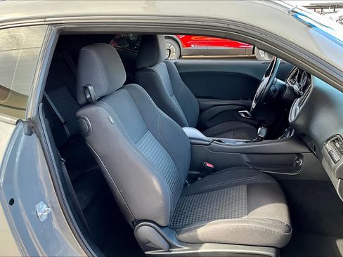 Used 2019 Dodge Challenger SXT RWD image 8
