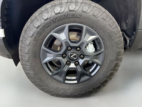 Used 2025 Lexus GX 550 AWD/4WD image 13