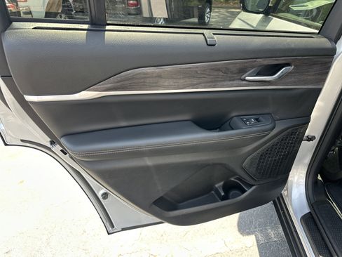 Used 2024 Jeep Grand Cherokee L Limited w/ Luxury Tech Group II image 25