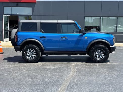 Used 2025 Ford Bronco Badlands AWD/4WD image 2