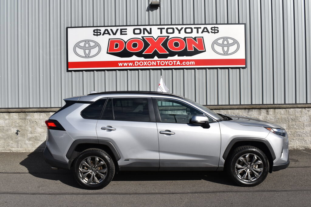Certified 2022 Toyota RAV4 XLE Premium AWD/4WD image 4