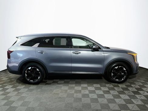 Used 2024 Kia Sorento S FWD image 8