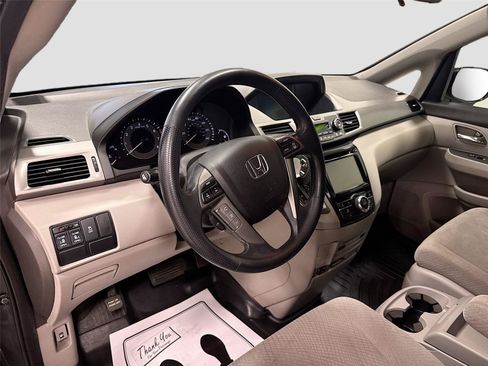 Used 2016 Honda Odyssey SE image 9