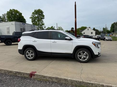 Used 2022 GMC Terrain SLE w/ Driver Convenience Package FWD image 5