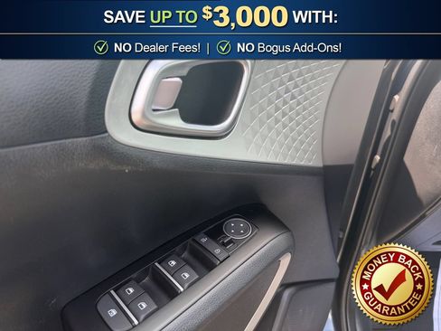 Used 2023 Kia Soul LX w/ LX Technology Package FWD image 16