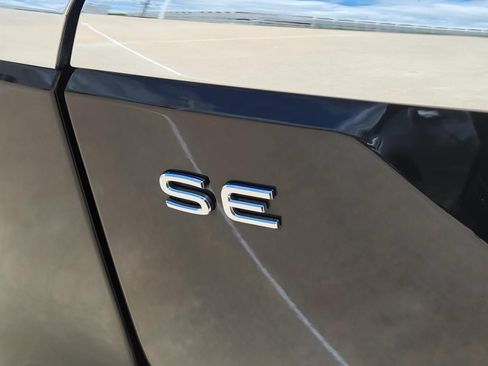 Used 2024 Volkswagen Atlas SE FWD image 11