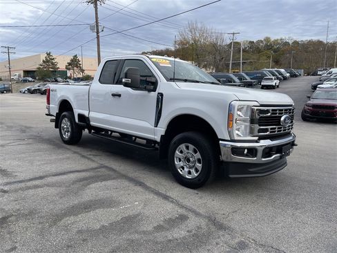 Used 2023 Ford F250 XLT w/ Snow Plow Prep Package image 6