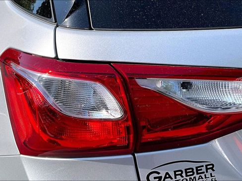 Used 2021 Chevrolet Equinox LS w/ LS Convenience Package image 23