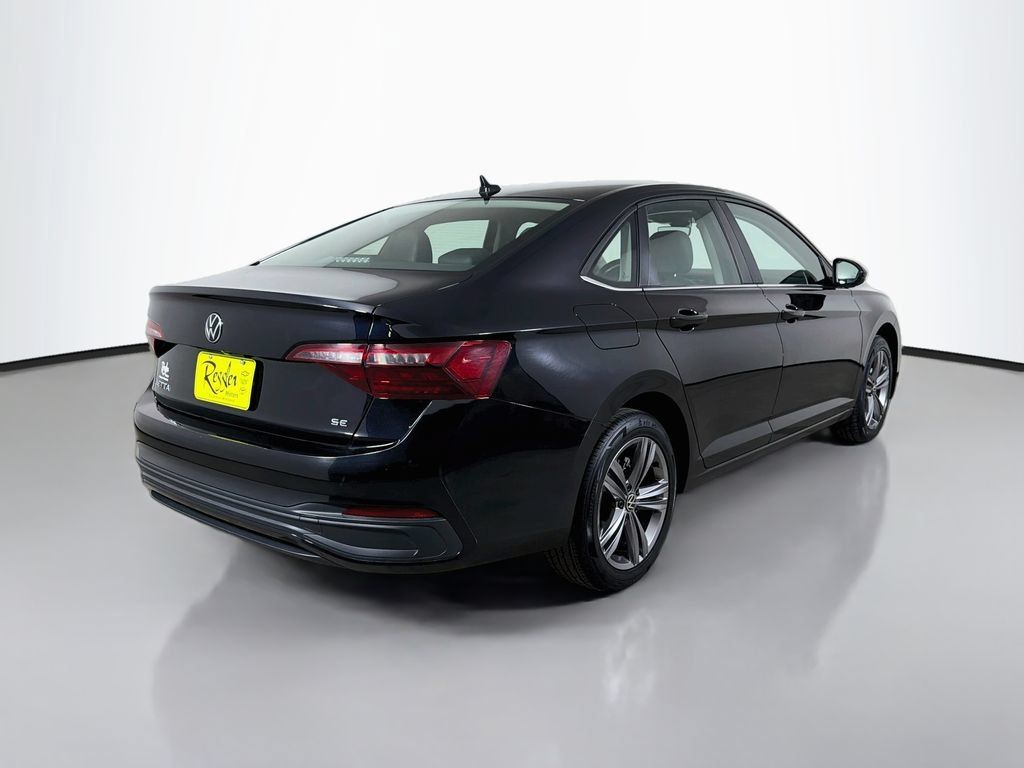 Used 2024 Volkswagen Jetta SE FWD image 6