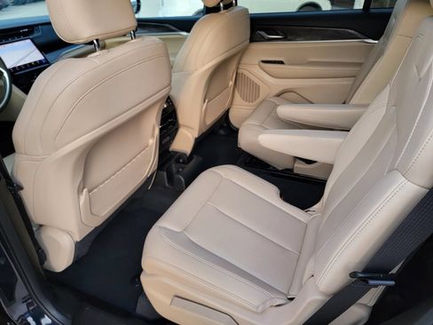 Used 2024 Jeep Grand Cherokee L Limited RWD image 10