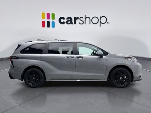Used 2025 Toyota Sienna XLE Woodland Edition AWD/4WD image 6