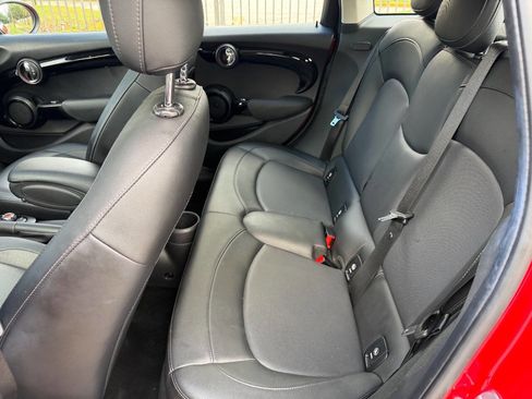 Used 2019 MINI Cooper 4-Door Hardtop w/ Signature Upholstery Package image 24