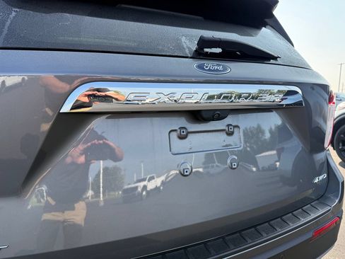 Used 2022 Ford Explorer XLT w/ Equipment Group 202A AWD/4WD image 7