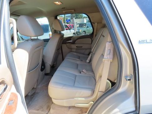 Used 2008 GMC Yukon SLT w/ SLT Preferred Equipment Group AWD/4WD image 11