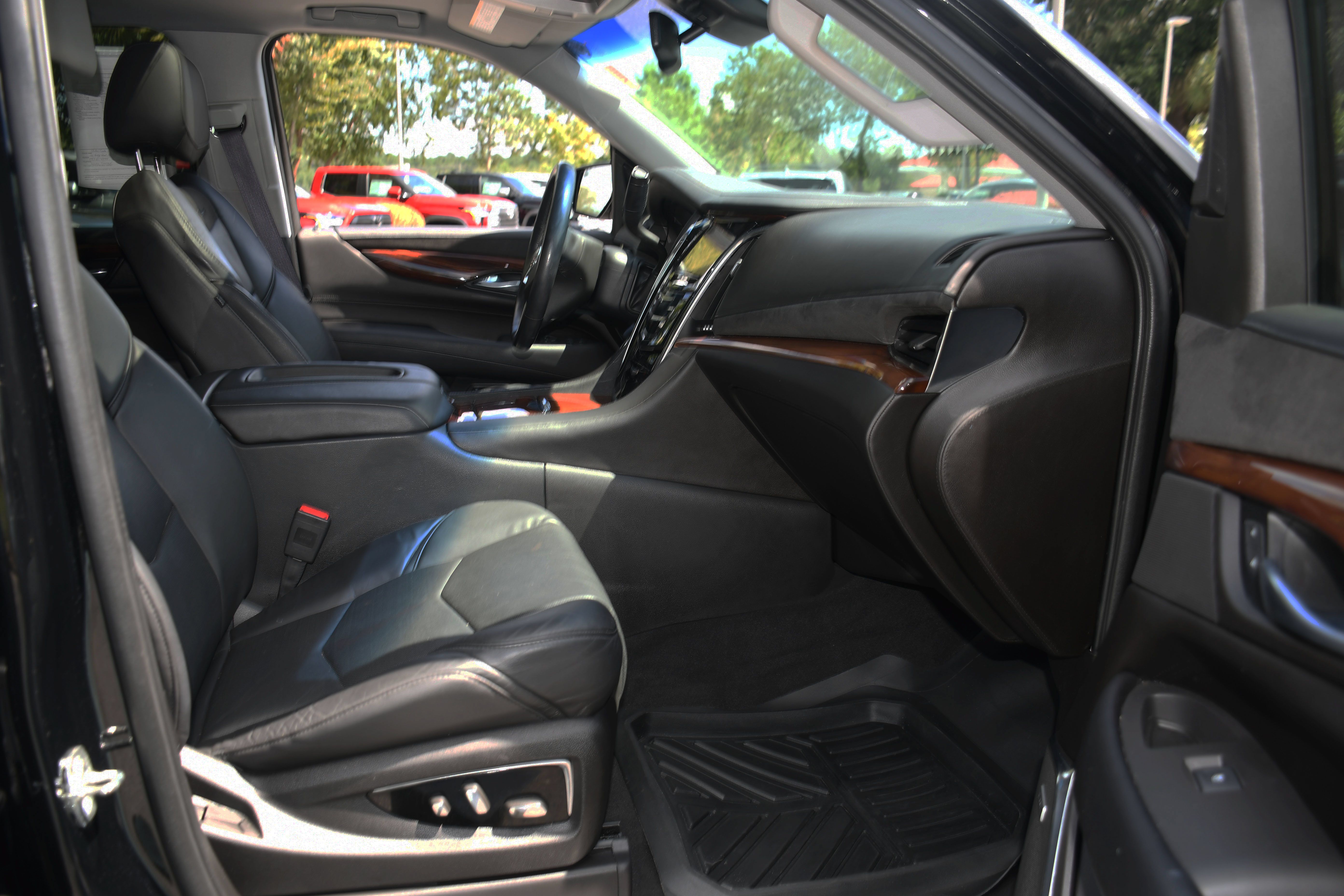 Used 2015 Cadillac Escalade Premium RWD image 23
