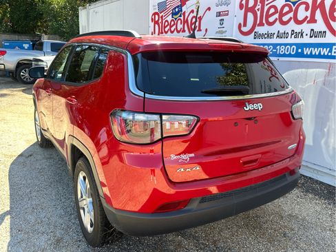 Used 2024 Jeep Compass Latitude image 8