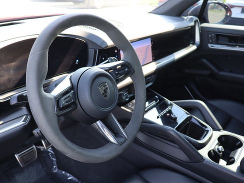 Used 2025 Porsche Cayenne Turbo image 9