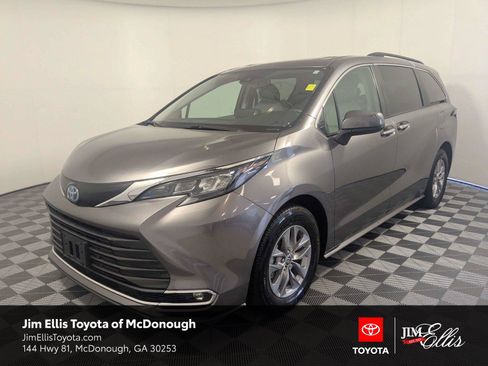 Certified 2024 Toyota Sienna XLE FWD image 1