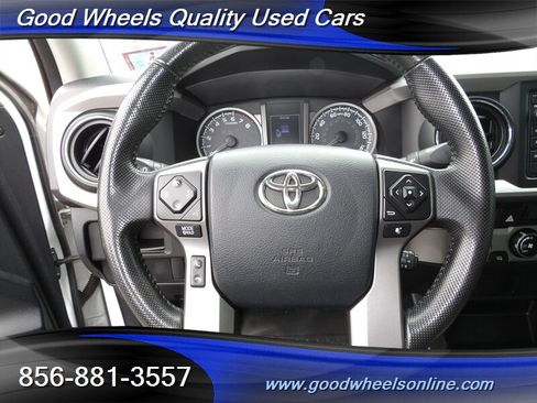 Used 2016 Toyota Tacoma TRD Sport image 16