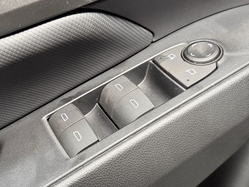 Used 2025 Chevrolet Equinox EV LT FWD image 8