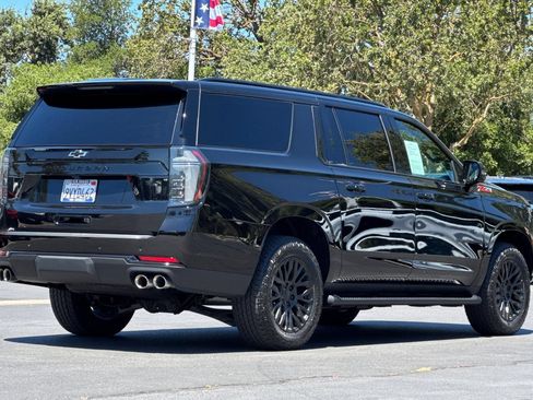 Used 2026 Chevrolet Suburban Z71 w/ Comfort Package AWD/4WD image 3